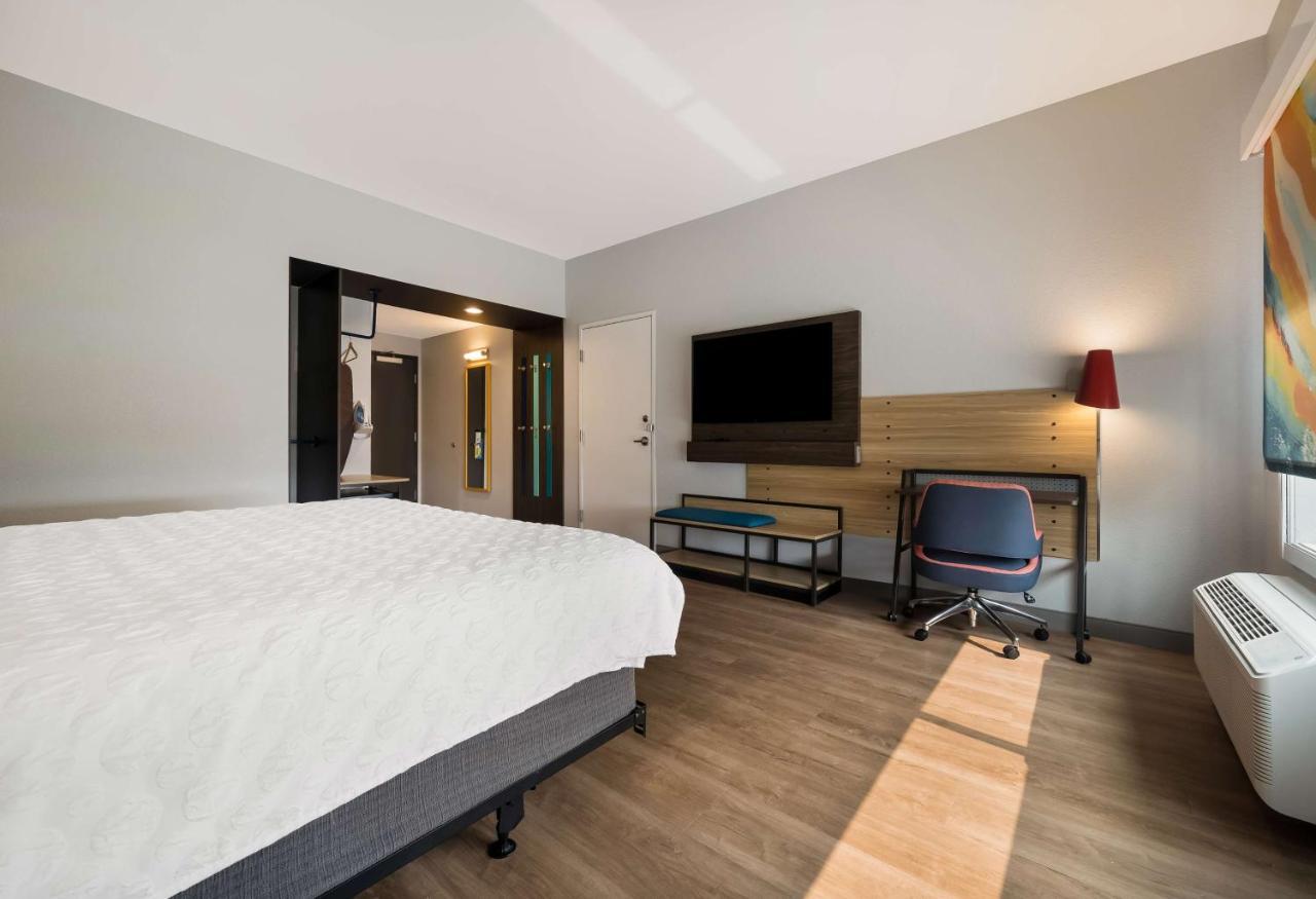 Tru By Hilton Novi Detroit Hotel Exterior photo